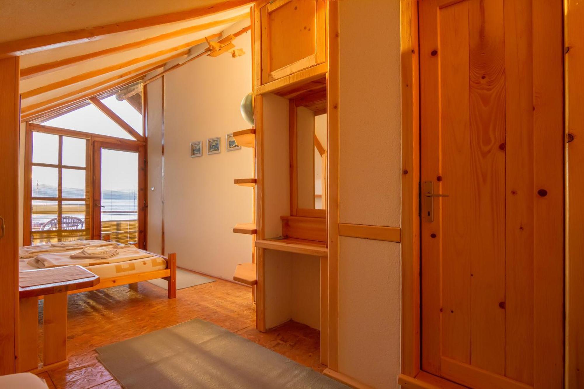 Robinson Sunset Guest House Lagadin Phòng bức ảnh
