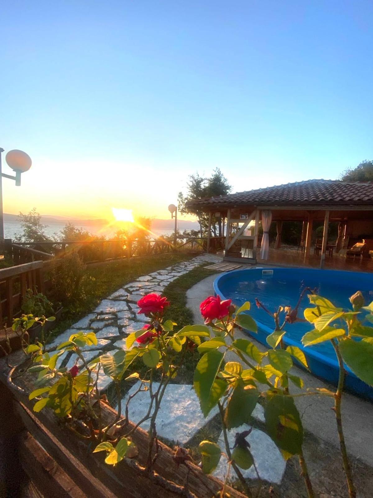 Robinson Sunset Guest House Lagadin Ngoại thất bức ảnh