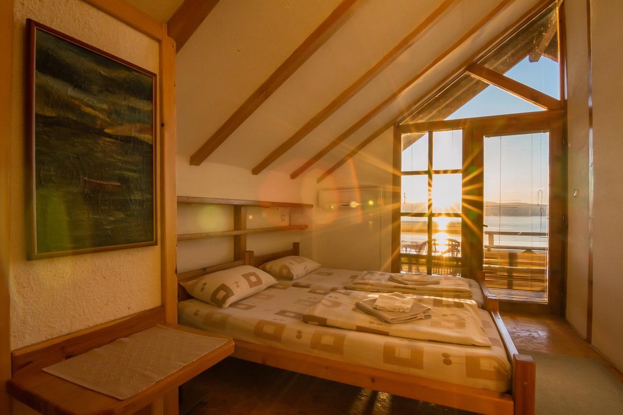 Robinson Sunset Guest House Lagadin Ngoại thất bức ảnh
